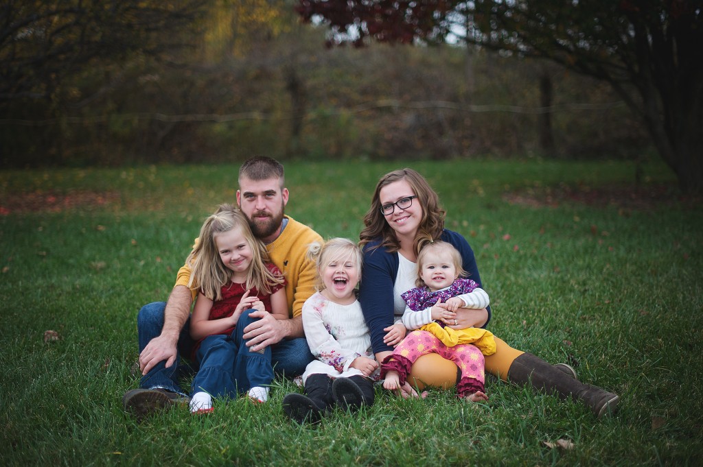 Portrait of Emily Tesnow (photographer behind Emily Tesnow Photography) and her family