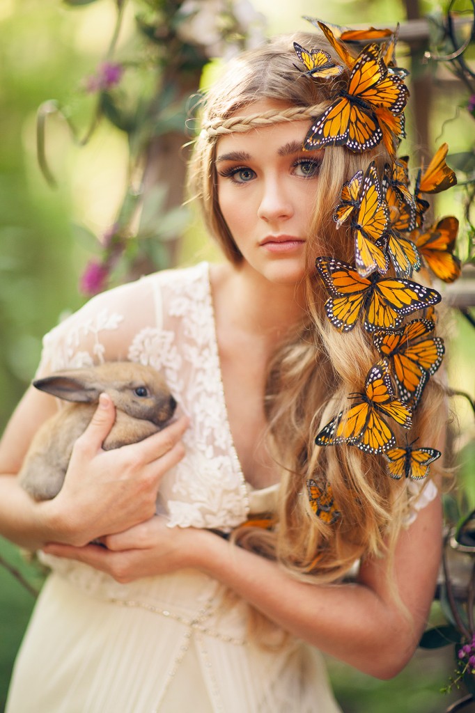 three nails photography _ girl with butterflies in hair _ holding bunny 