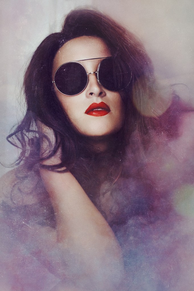 three nails photography _ girl with red lipstick and circle sunglasses_ 