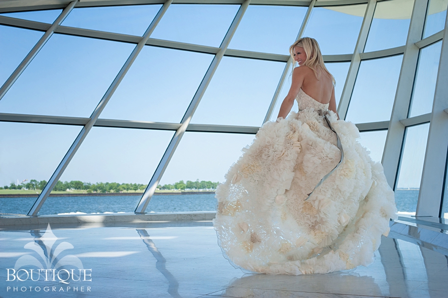 Life Style Maternity Session at the Milwaukee Art Museum