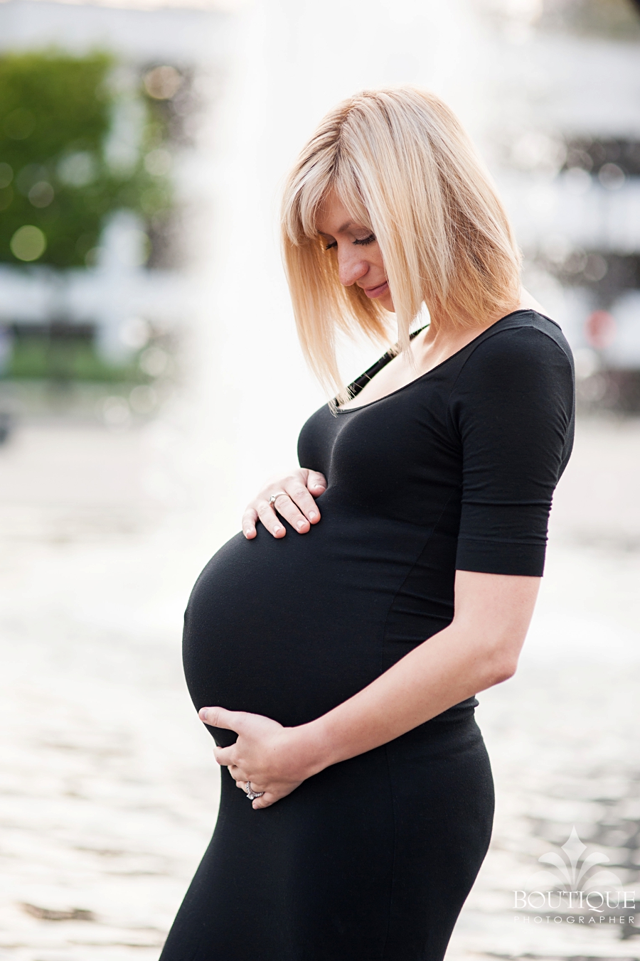 Life Style Maternity Session at the Milwaukee Art Museum