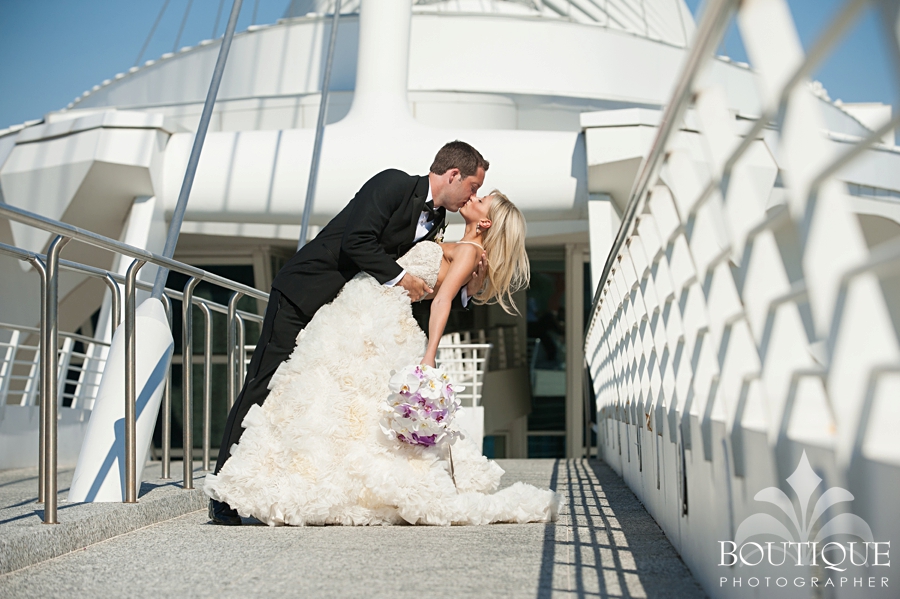 Life Style Maternity Session at the Milwaukee Art Museum