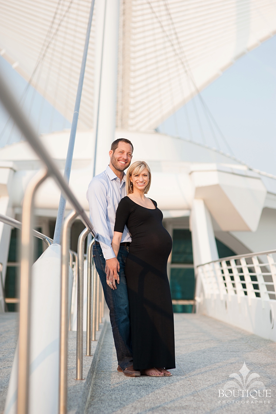 Life Style Maternity Session at the Milwaukee Art Museum