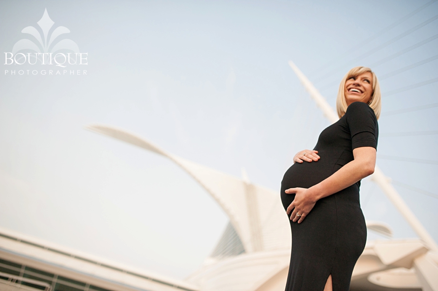 Life Style Maternity Session at the Milwaukee Art Museum