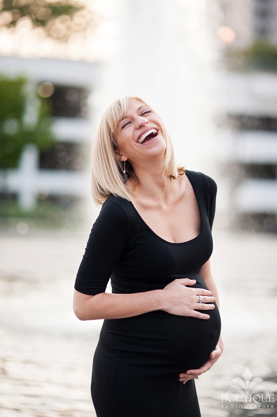 Life Style Maternity Session at the Milwaukee Art Museum