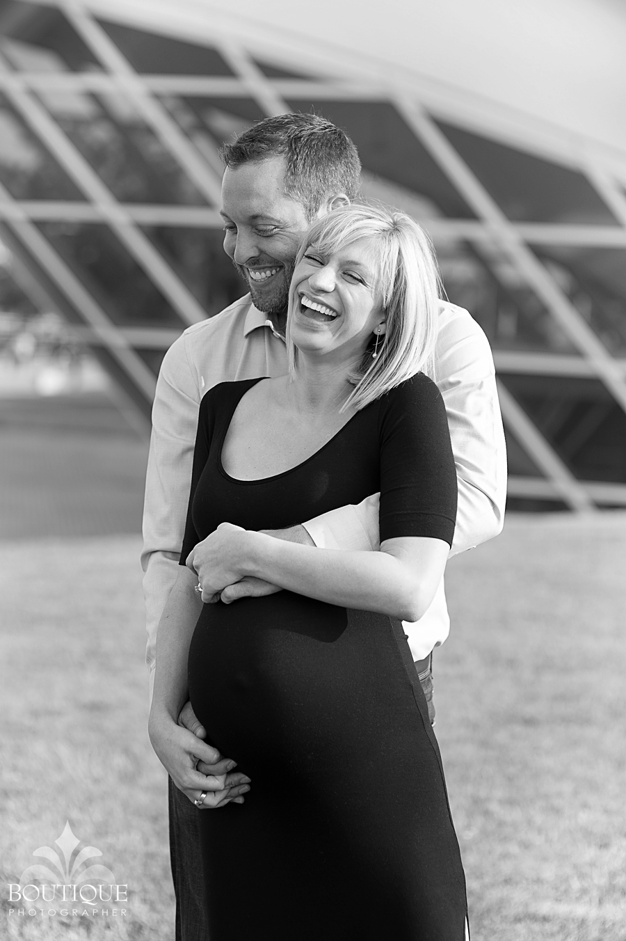 Life Style Maternity Session at the Milwaukee Art Museum