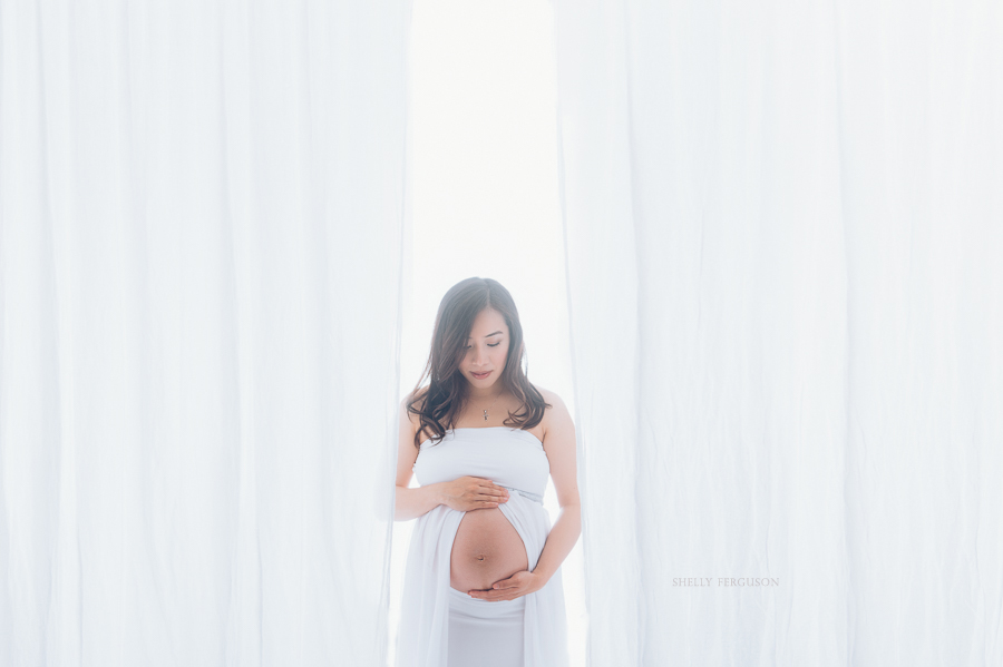 soft and pretty maternity photography