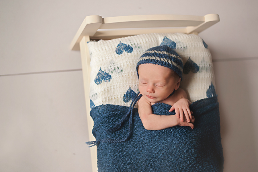 Baby in bed with mat floor from Intuition Backgrounds. Nikon D700, 50mm, f2, 1/200