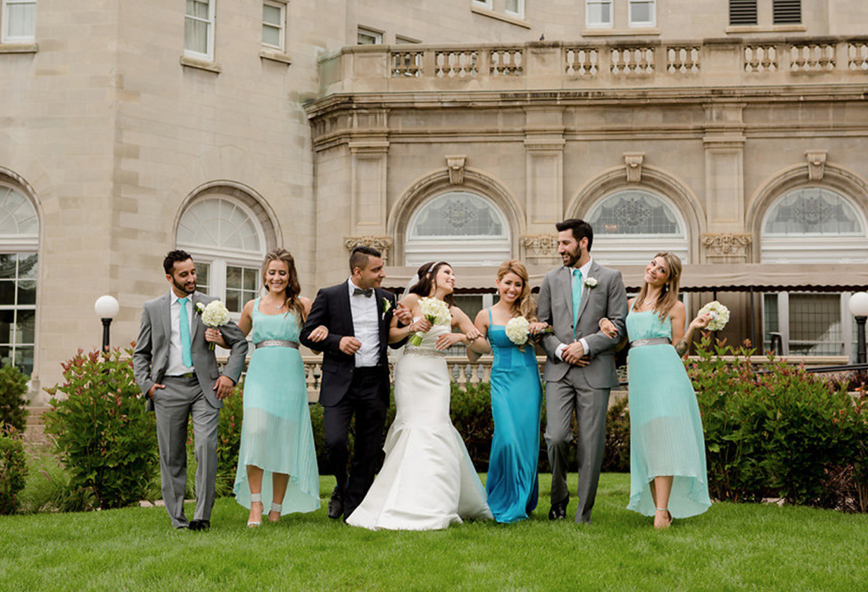 how to pose wedding party for beginners