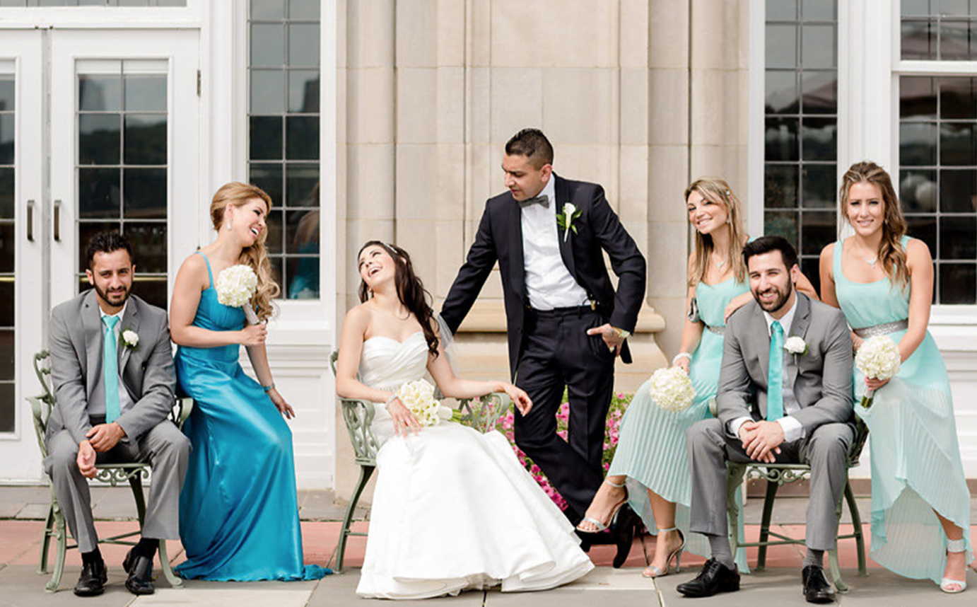 how to pose wedding party sitting down